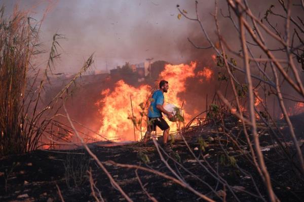 EU firefighters to join as Greece battles blaze