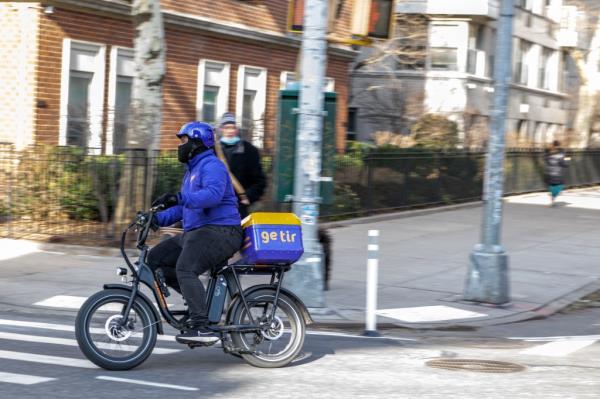 A Getir driver on a moped